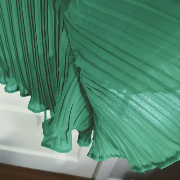 Beyond Words Kelly Lime Green Smocked Pleated V-Neck Criss Cross Strap Romper M - Picture 12 of 14